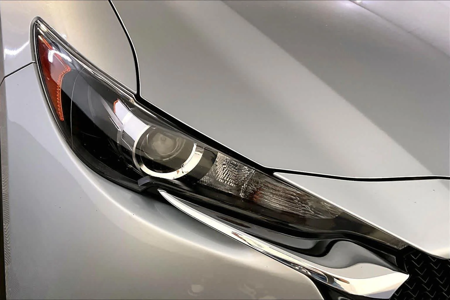 Used 2021 Sonic Silver Metallic Mazda Touring image 27