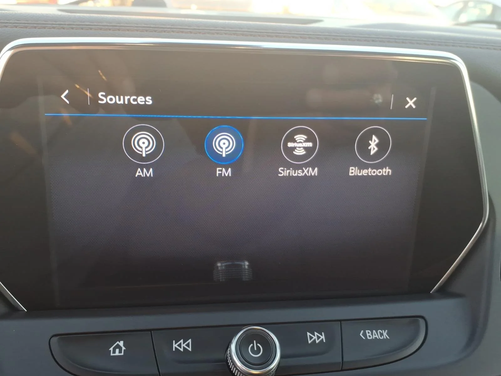 Used 2021 Iridescent Pearl Tricoat Chevrolet Premier image 8