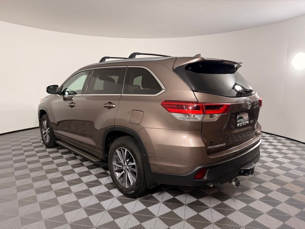 Used 2018 Walnut Toyota XLE image 11