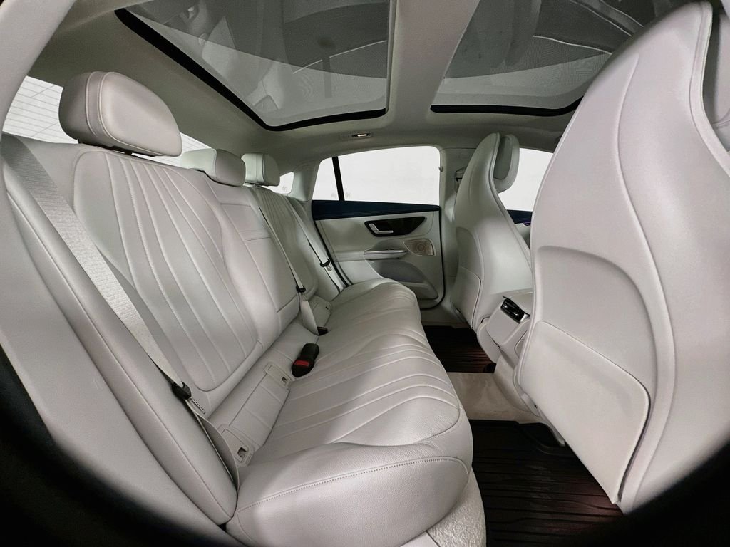 Certified Used 2023 White Mercedes-Benz 500 Sedan image 29