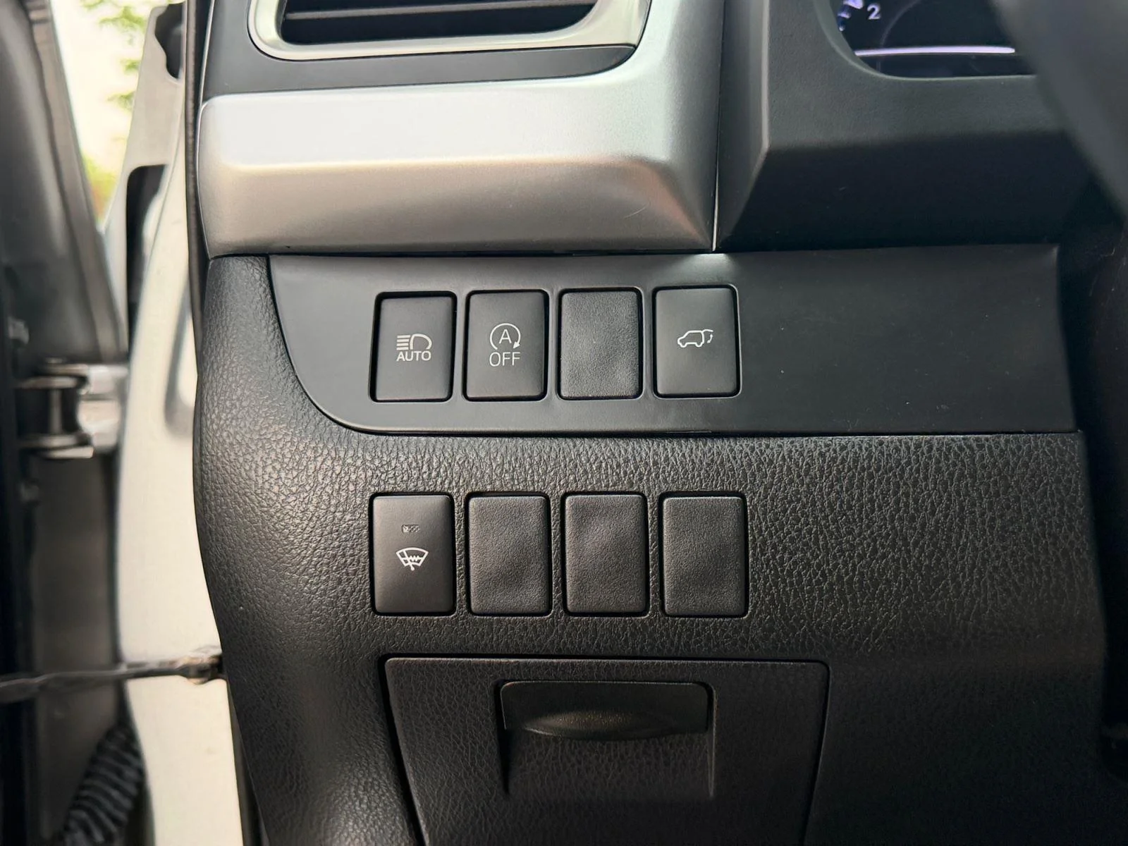 Used 2019 Celestial Silver Metallic Toyota XLE image 33