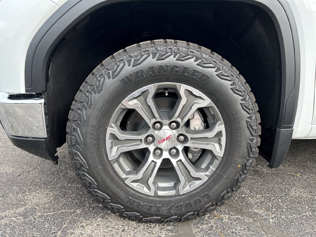 New 2026 Summit White GMC Pro image 33