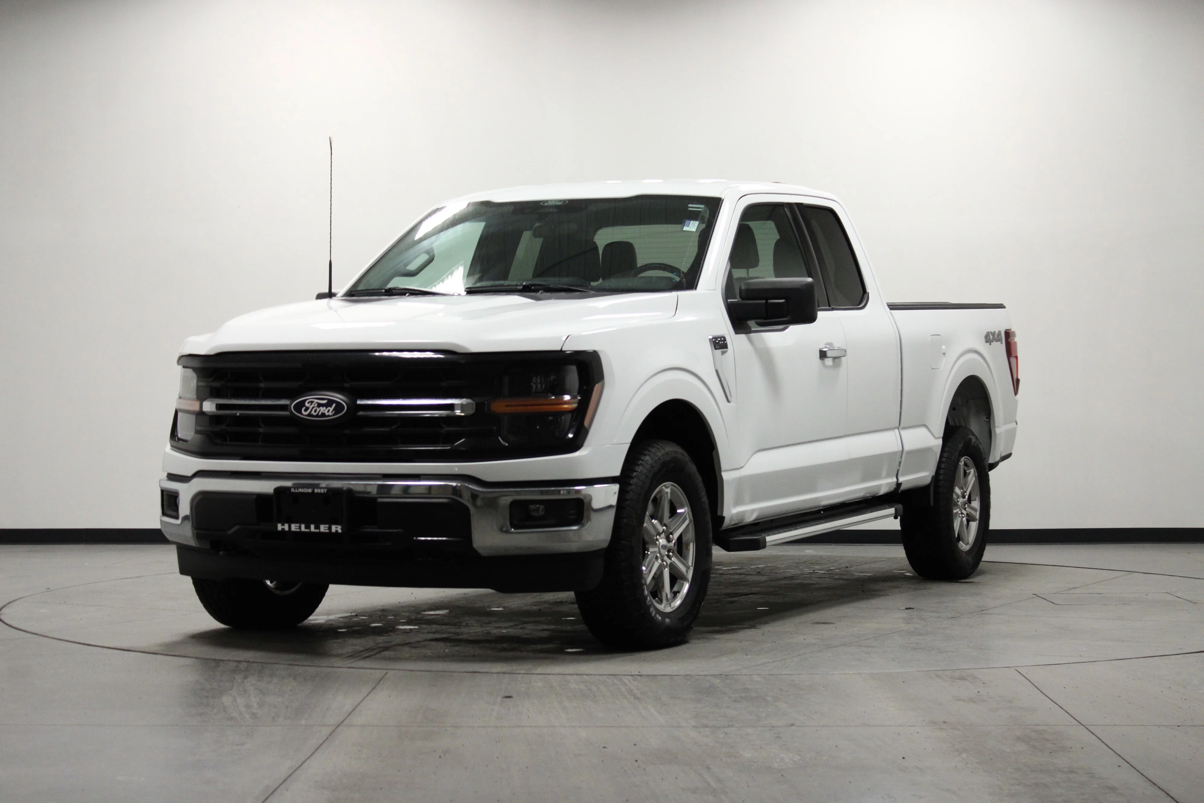 Used 2025 Oxford White Ford XLT image 8