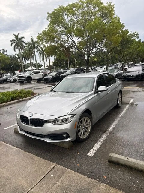 Used 2018 Silver BMW 320i image 1