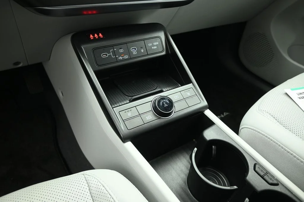 Used 2026 White Hyundai SEL Premium image 17