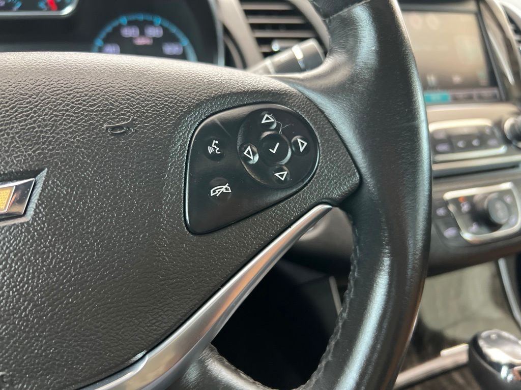Used 2015 Blue Chevrolet LTZ image 31