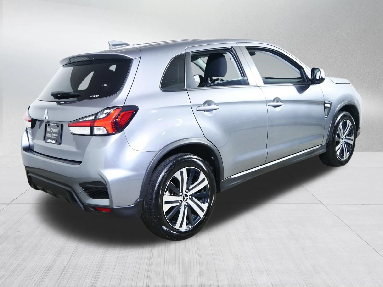 Used 2025 Mercury Gray Metallic Mitsubishi ES image 7