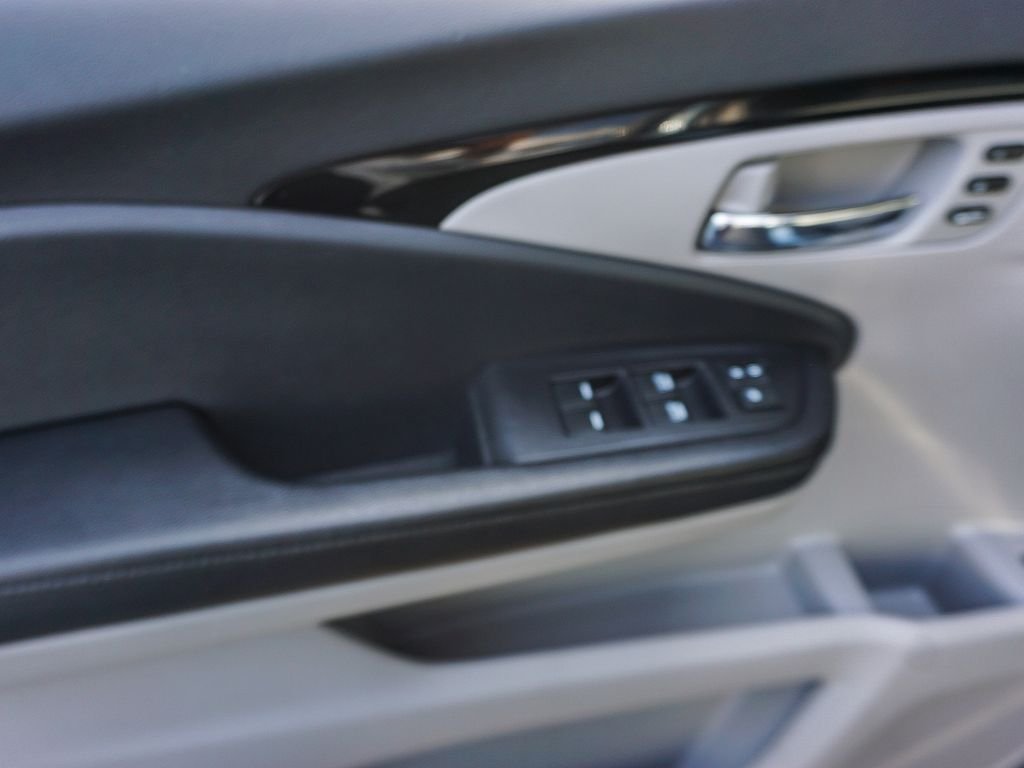 Used 2017 Blue Honda Touring image 19