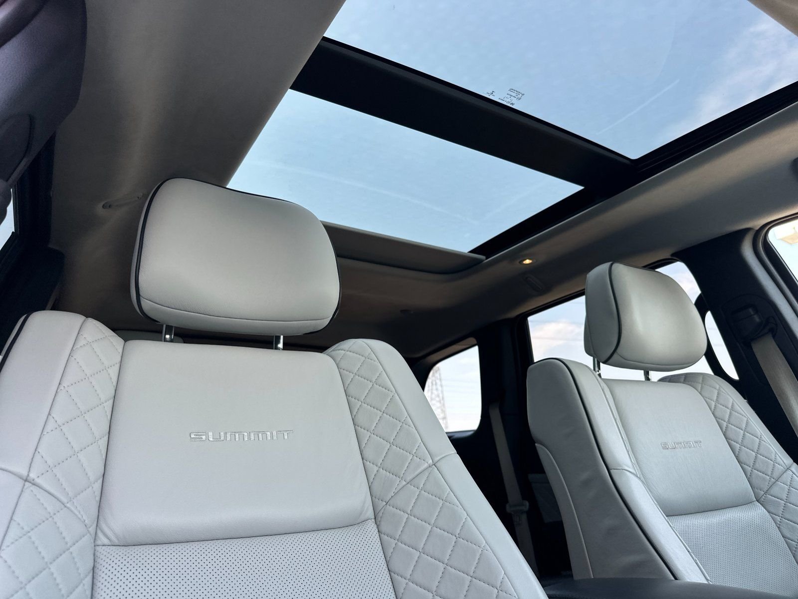 Used 2021 Diamond Black Crystal Pearlcoat Jeep Summit image 16