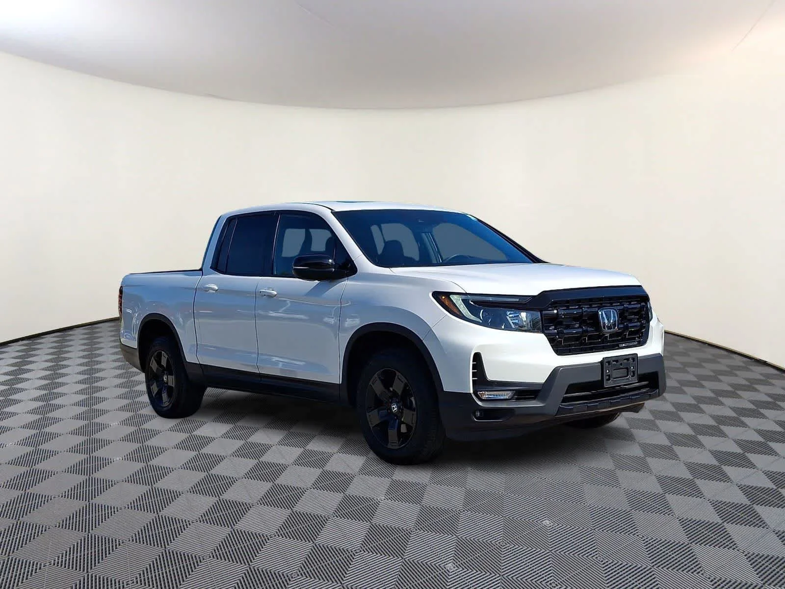 Used 2025 Platinum White Pearl Honda Black Edition image 4