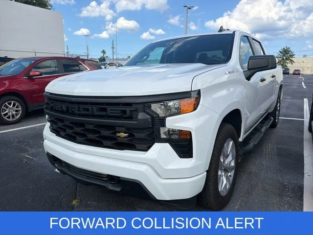 Used 2022 White Chevrolet Custom image 3