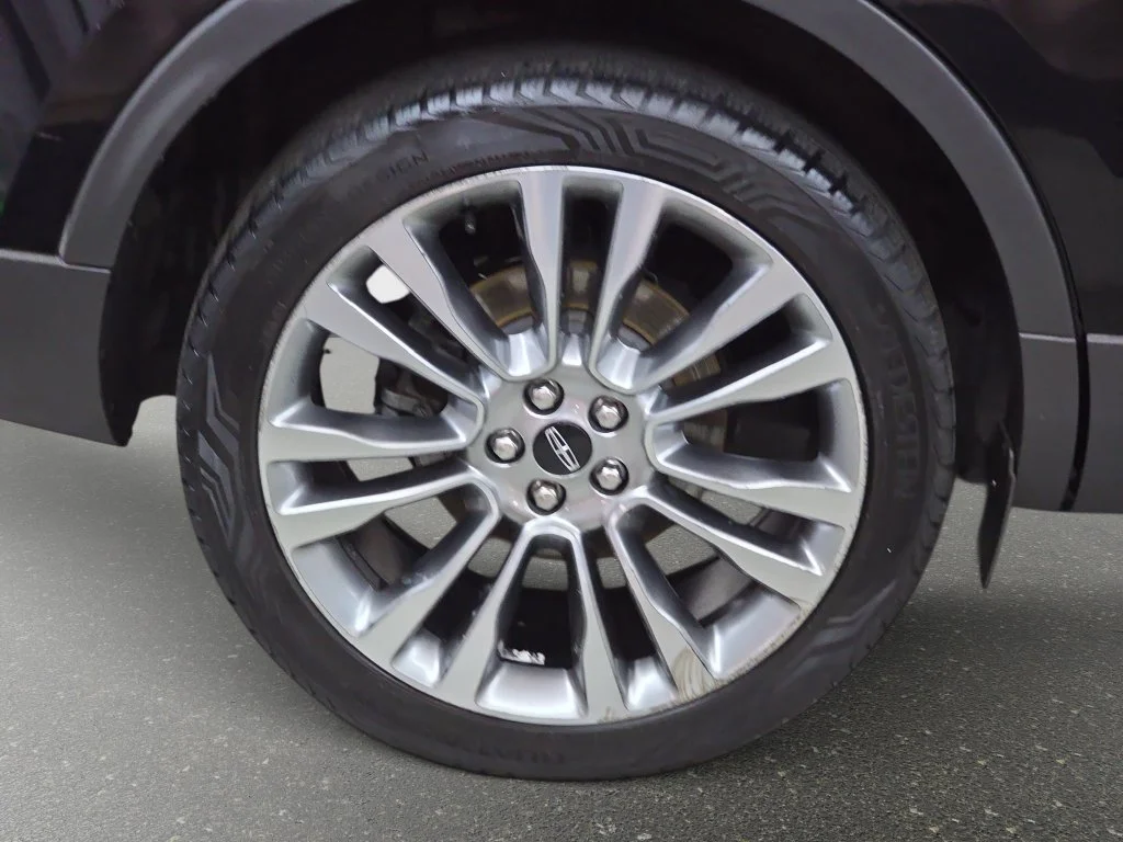 Used 2016 Black Lincoln Reserve image 34