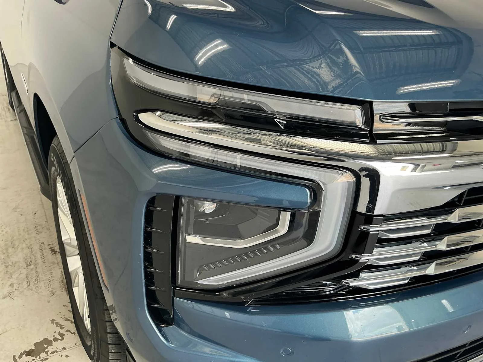 Used 2025 Lakeshore Blue Metallic Chevrolet Premier image 4