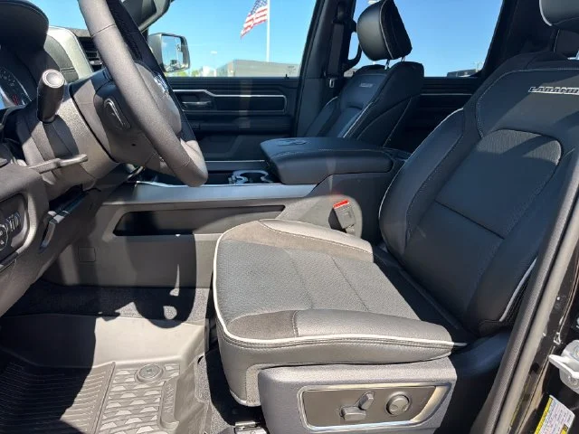 New 2027 Diamond Black Crystal Pearl-Coat Exterior Paint RAM Laramie image 15