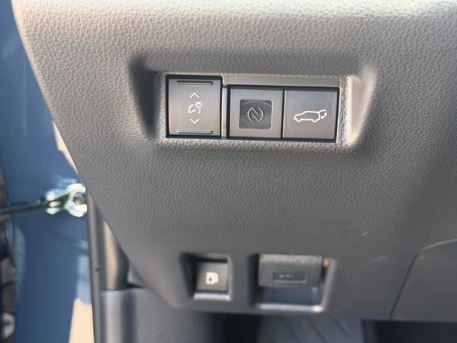New 2026 Cloud Toyota XLE Premium image 17