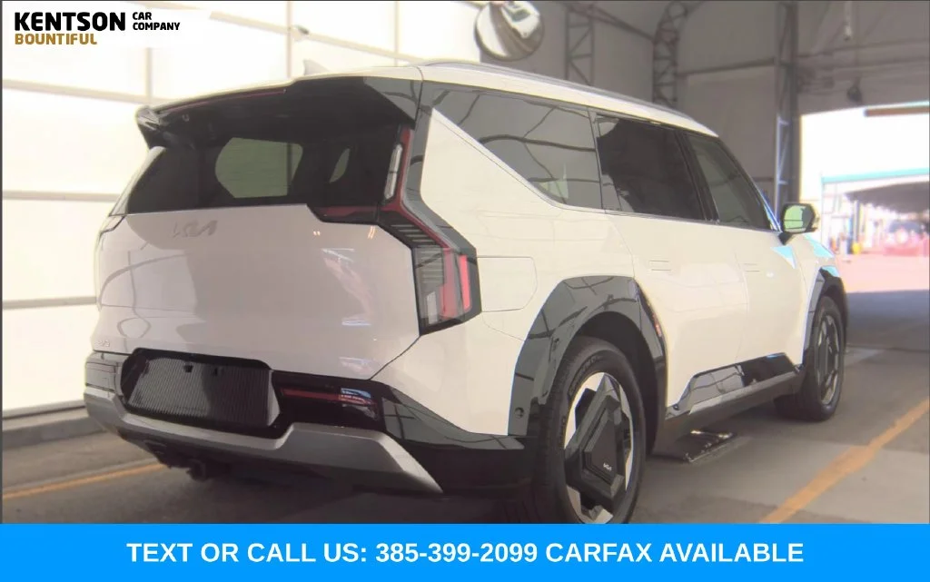 Used 2024 White Kia Land image 3