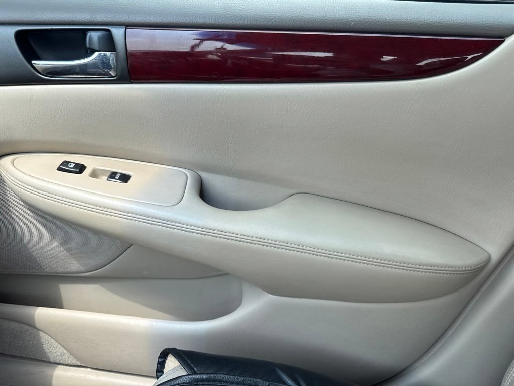 Used 2004 Blue Onyx Pearl Lexus 330 image 24