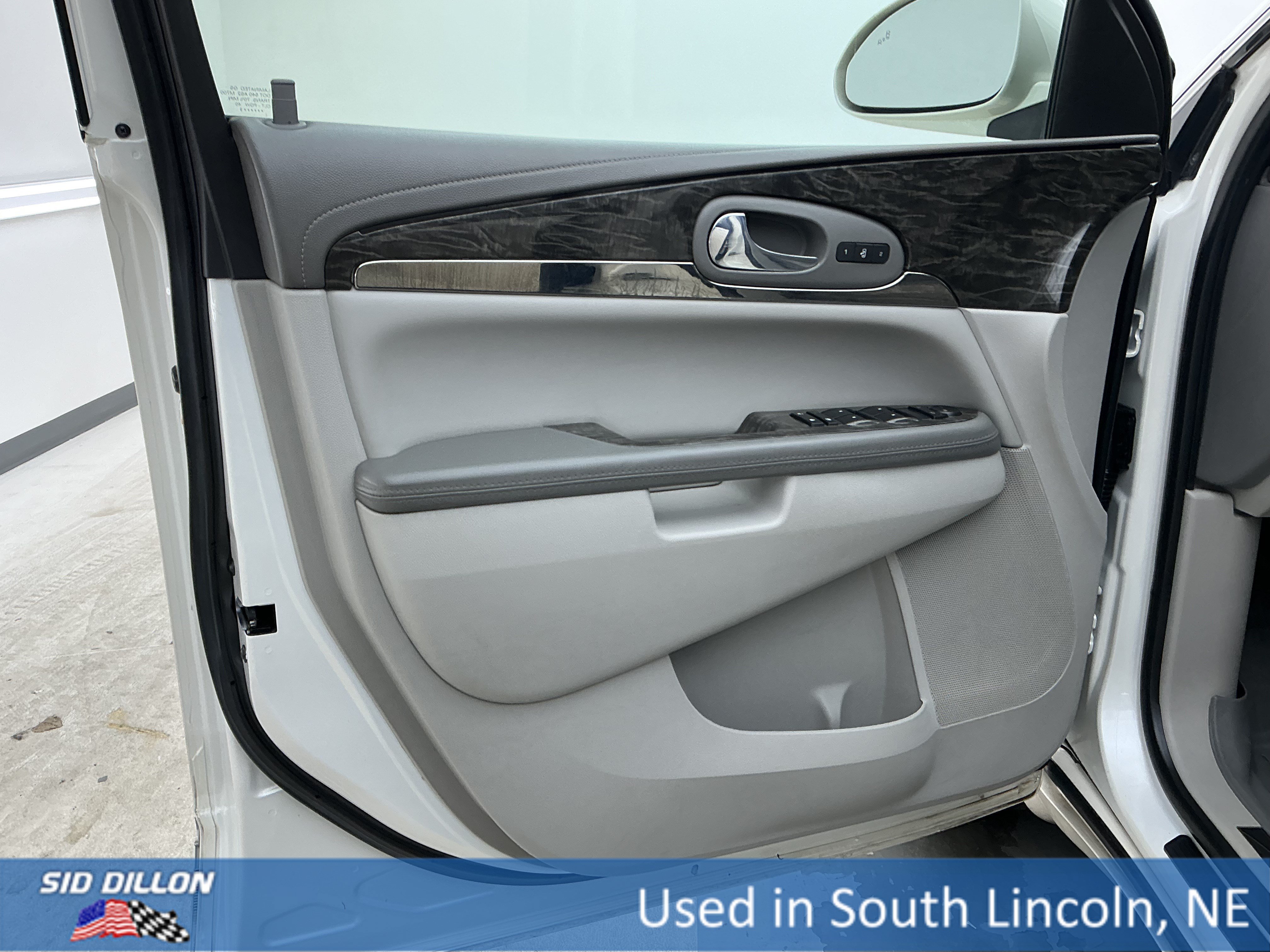 Used 2013 White Diamond Tricoat Buick  image 15