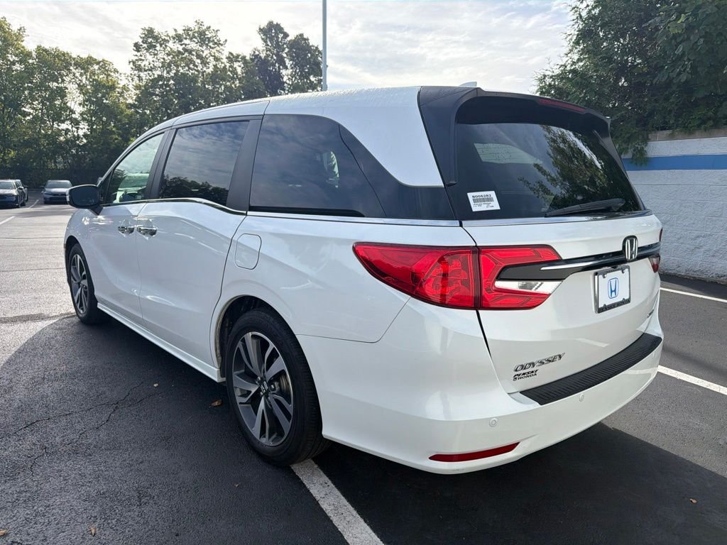Certified Used 2024 Platinum White Pearl Honda Touring image 3