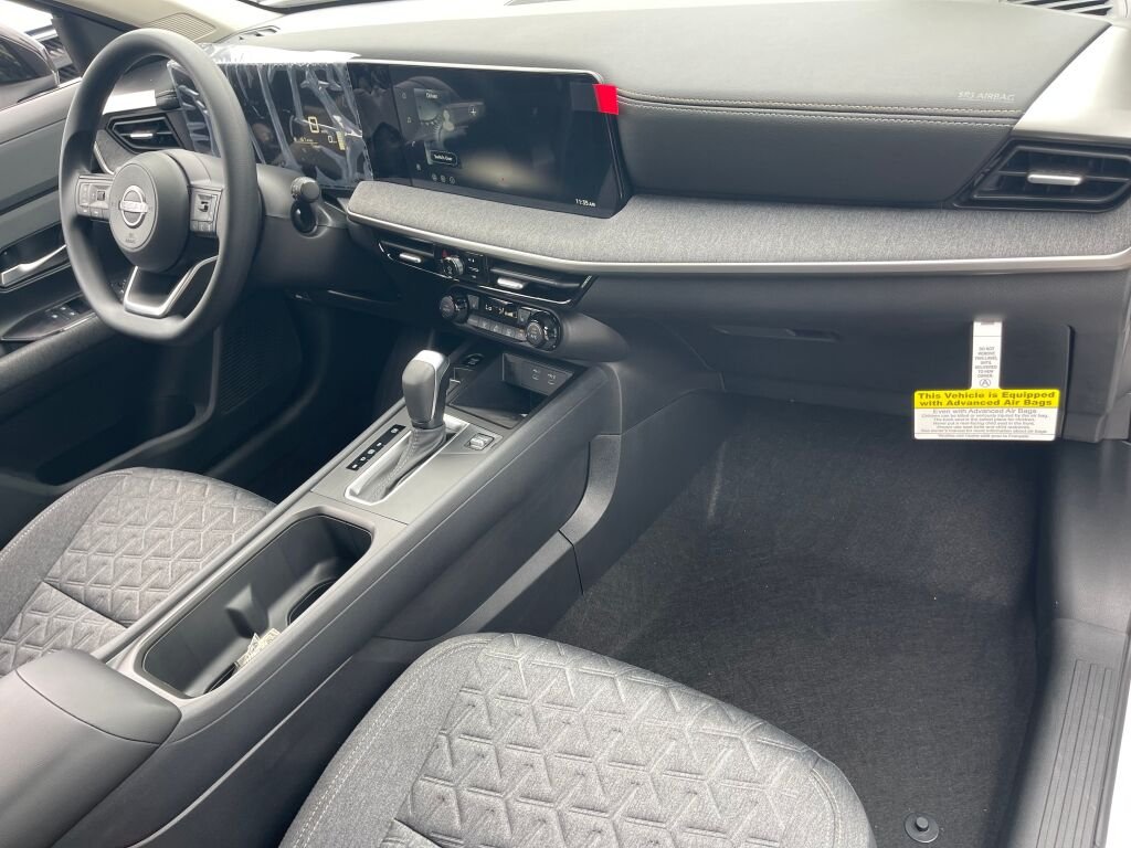 New 2026 Aspen White Tricoat/Super Black Nissan SV image 21