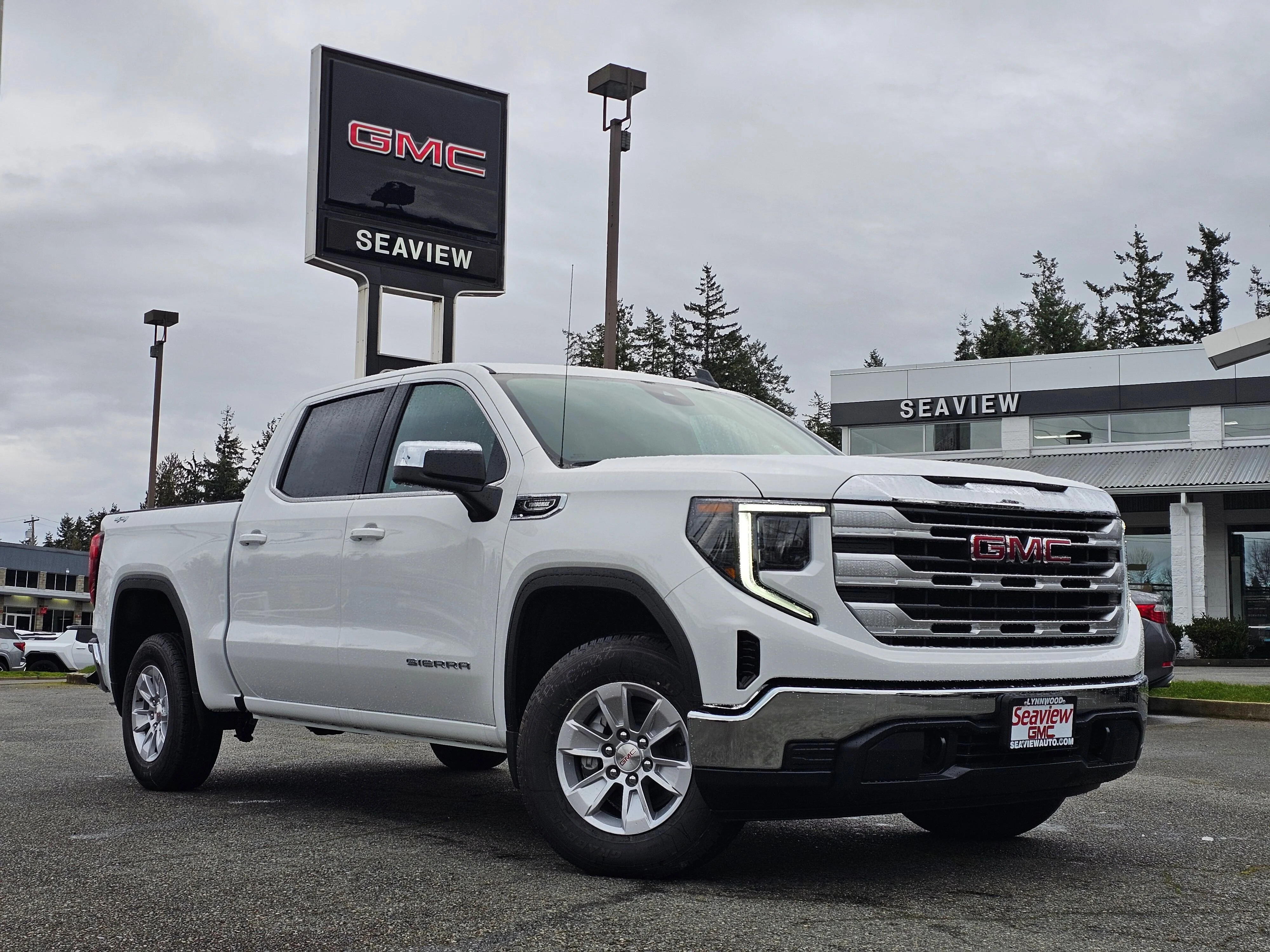 2026 GMC Sierra 4WD Crew Cab Short Box SLE's photo