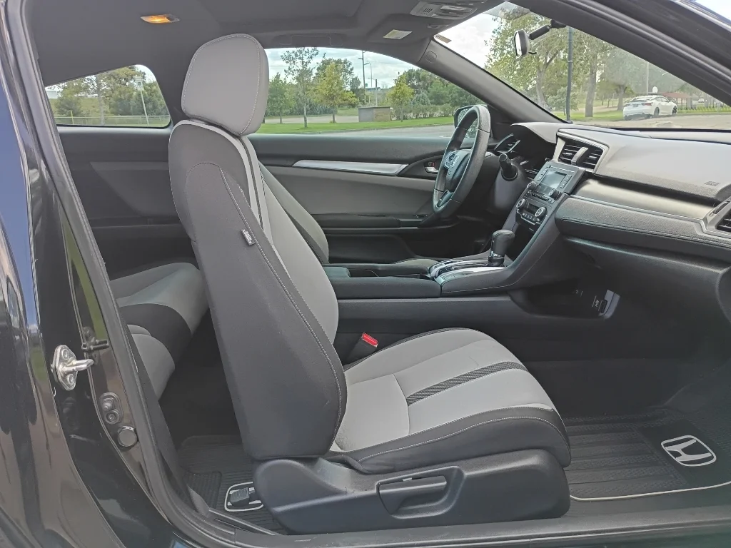 Used 2018 Crystal Black Pearl Honda LX-P image 11