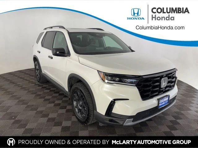 2025 Honda Pilot TrailSport AWD's photo