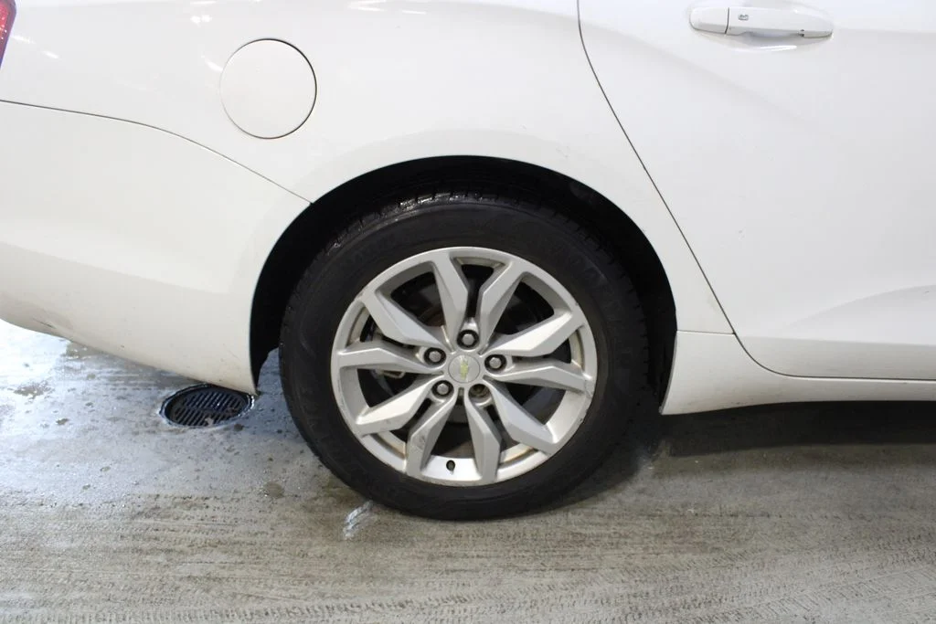 Used 2018 White Chevrolet LT image 26