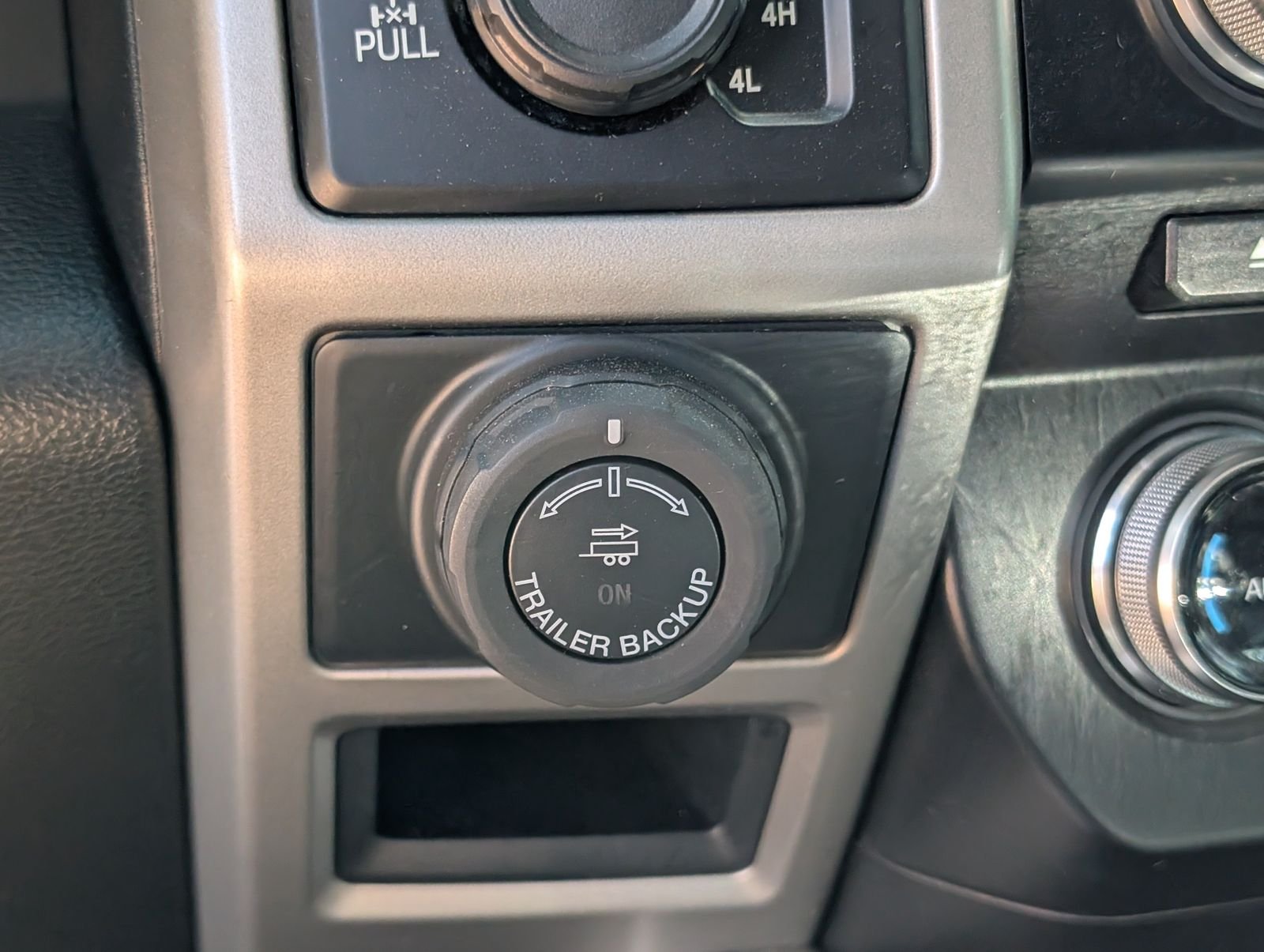 Used 2018 Oxford White Ford Lariat image 25