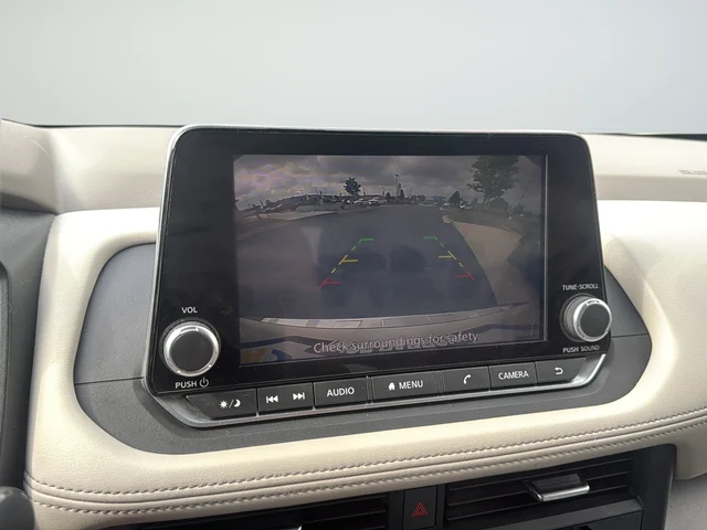 Used 2023 White Nissan SV image 15