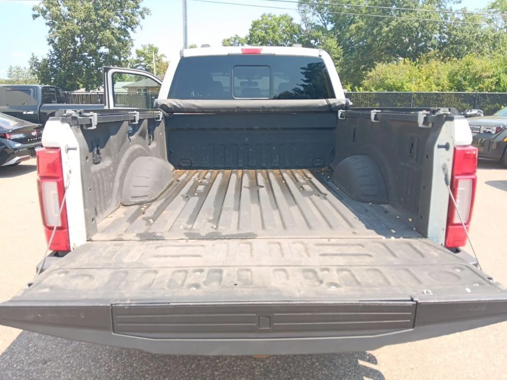 Used 2022 Star White Metallic Tri-Coat Ford Lariat image 33