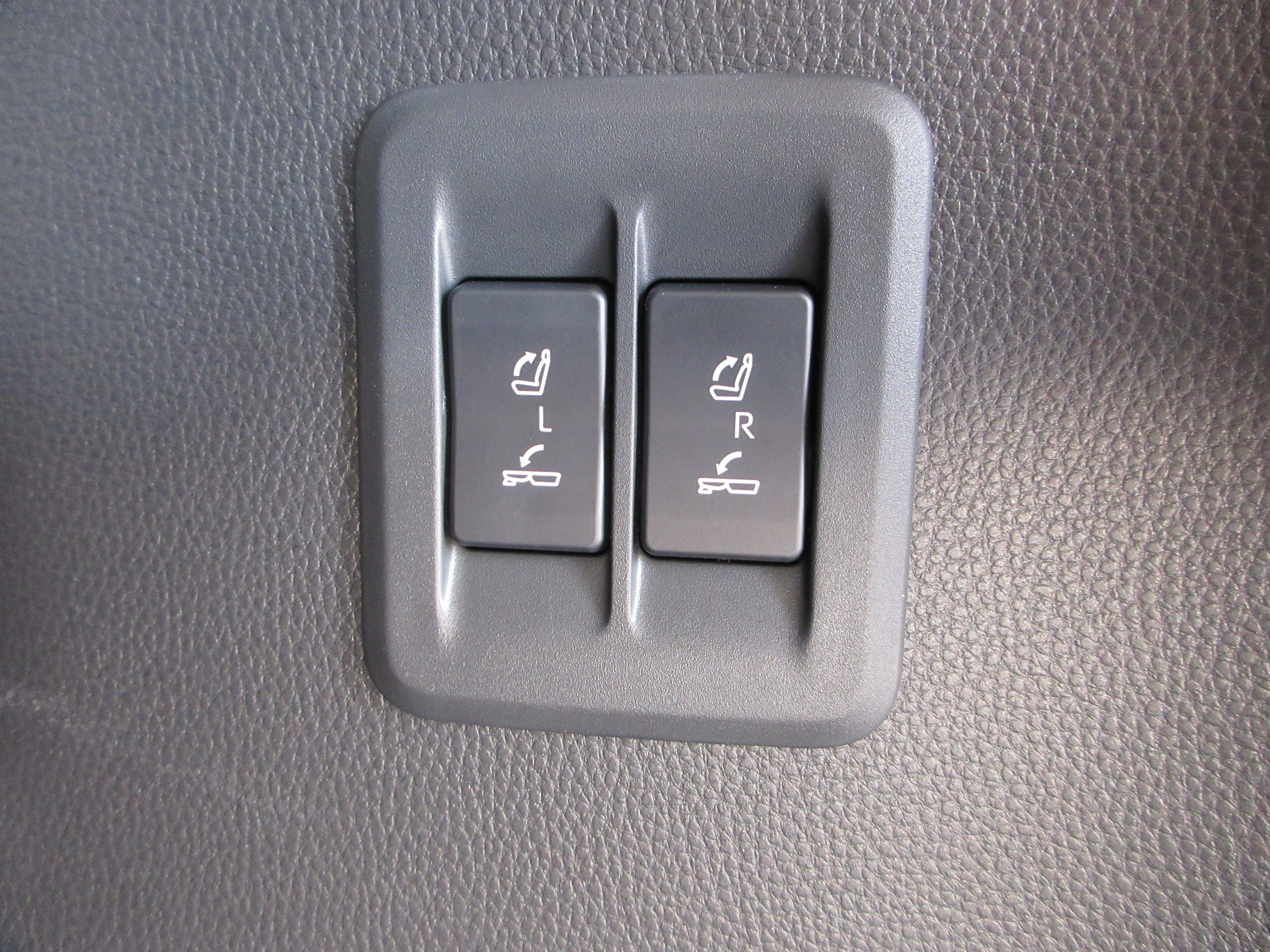 2026 Lexus GX Luxury - Photo 58