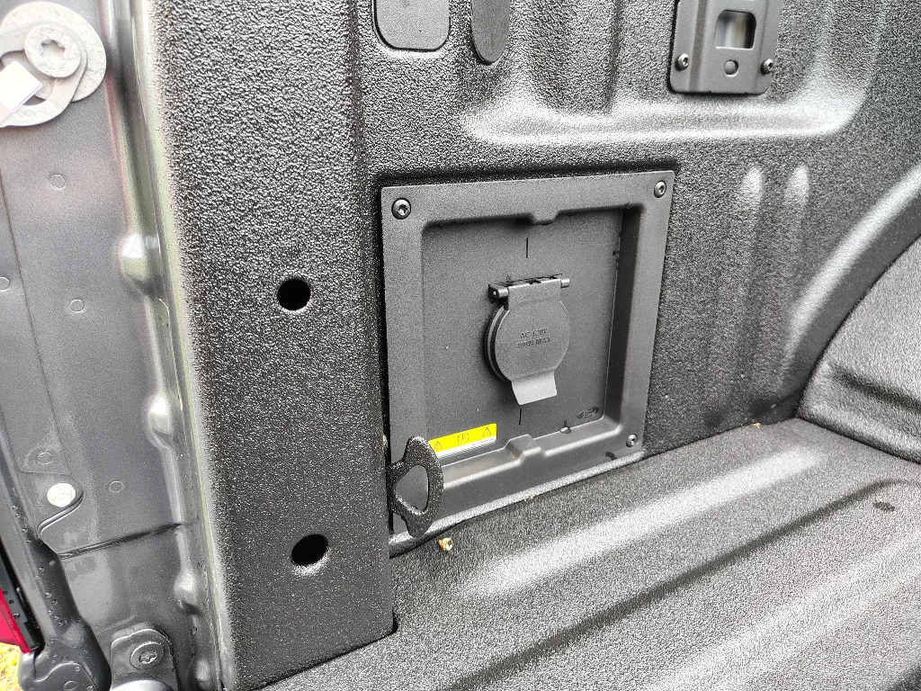 New 2026 Carbonized Gray Metallic Ford XLT image 6