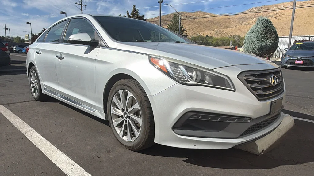 Used 2016 Silver Hyundai Sport image 1