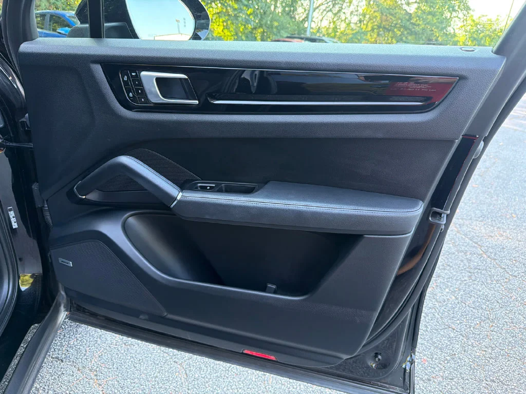 Used 2020  Porsche Base image 14
