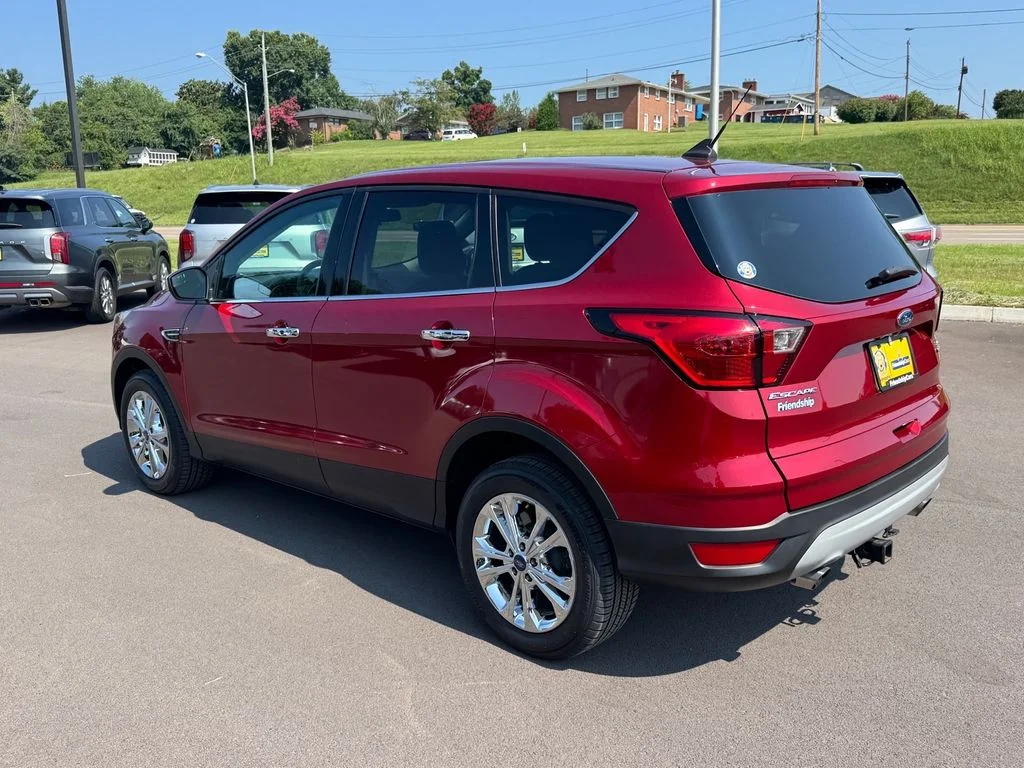 Used 2019 Red Ford SE image 4