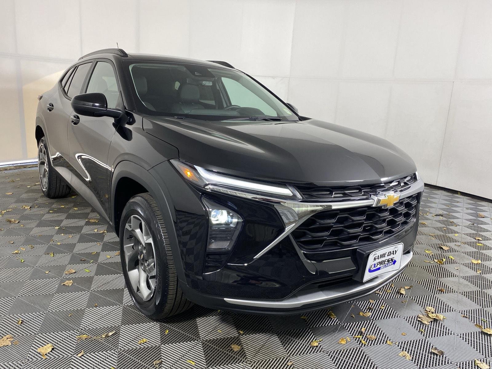 Used 2025 Mosaic Black Metallic Chevrolet LT image 16