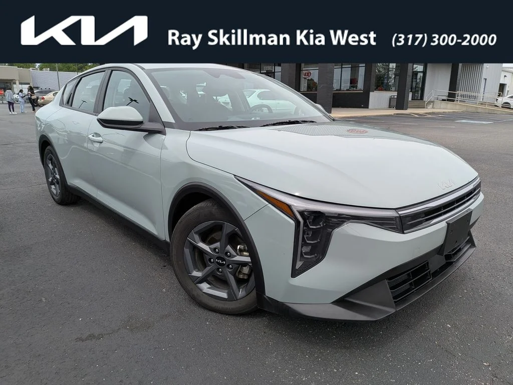 2025 Kia K4 LXS AT's photo
