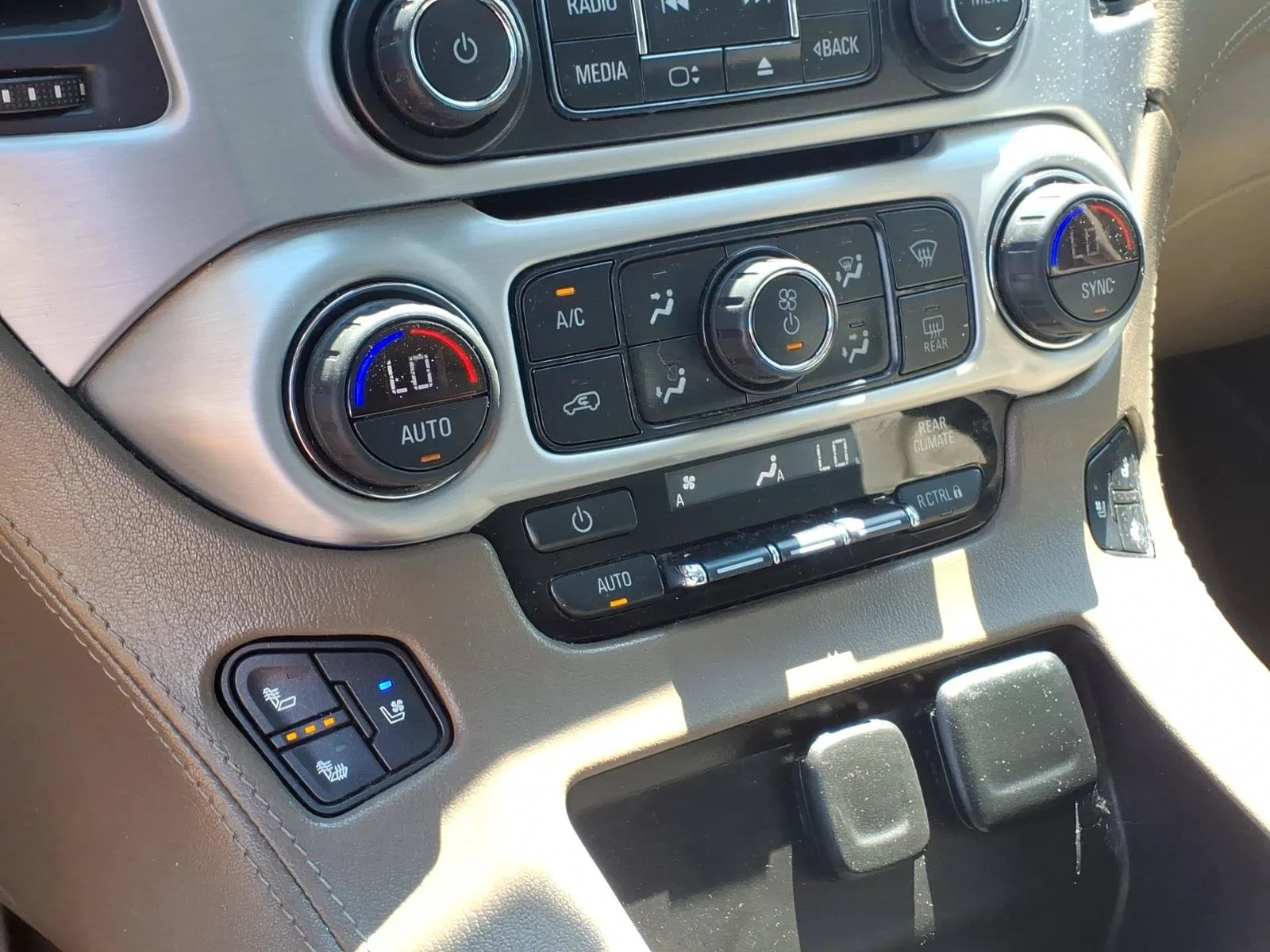 Used 2020 Onyx Black GMC SLT image 9