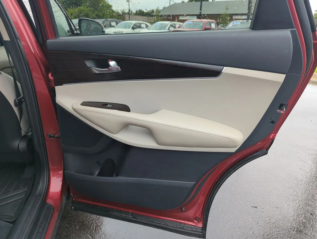 Used 2019 Red Kia LX image 31