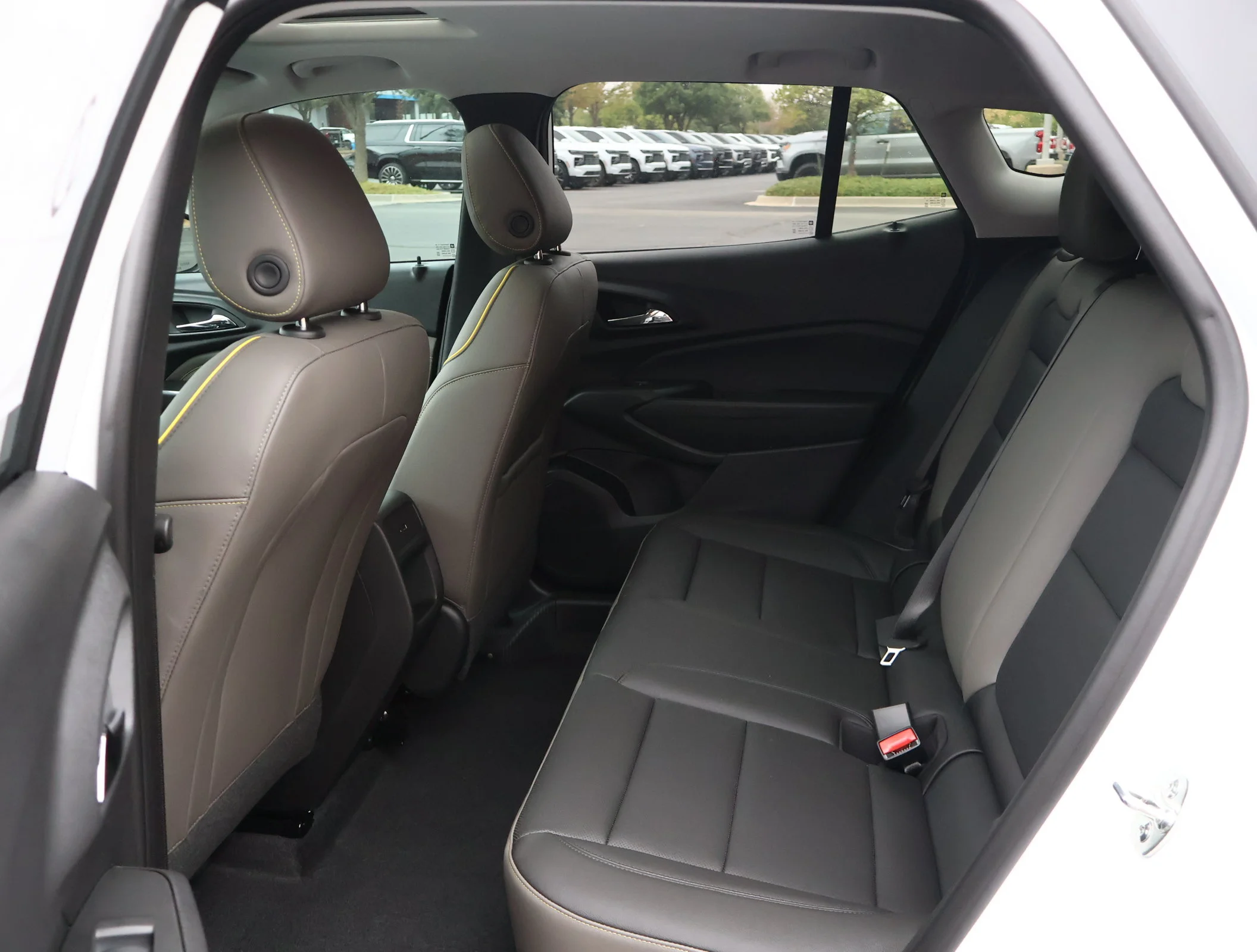 New 2026 Summit White Chevrolet ACTIV image 20