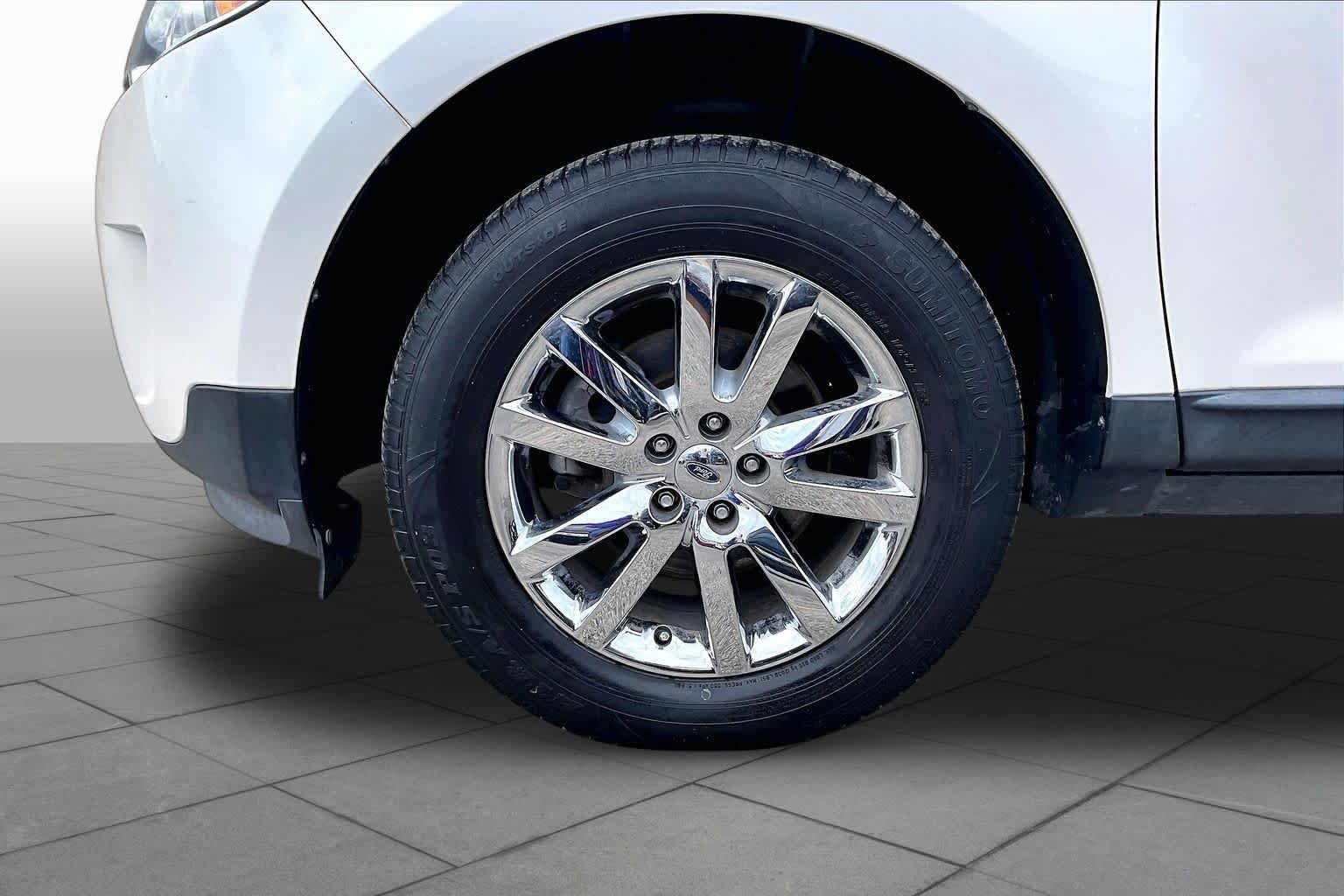 Used 2013 White Platinum Metallic Tri-Coat Ford SEL image 13
