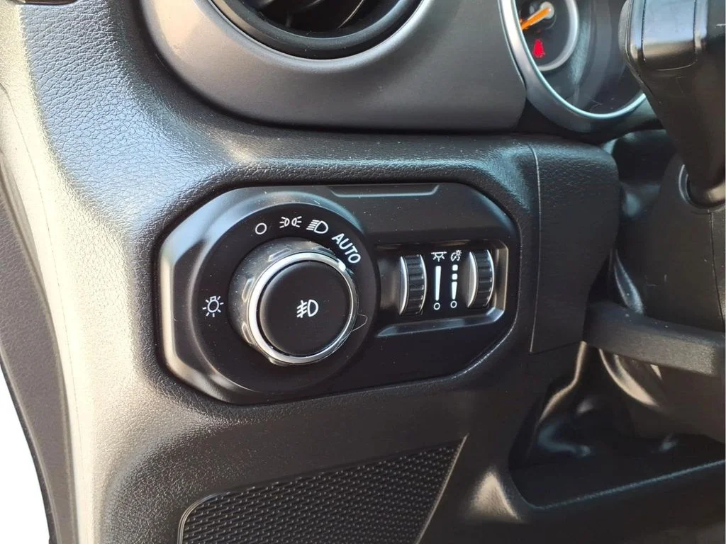 Used 2022 White Jeep Unlimited Willys image 19