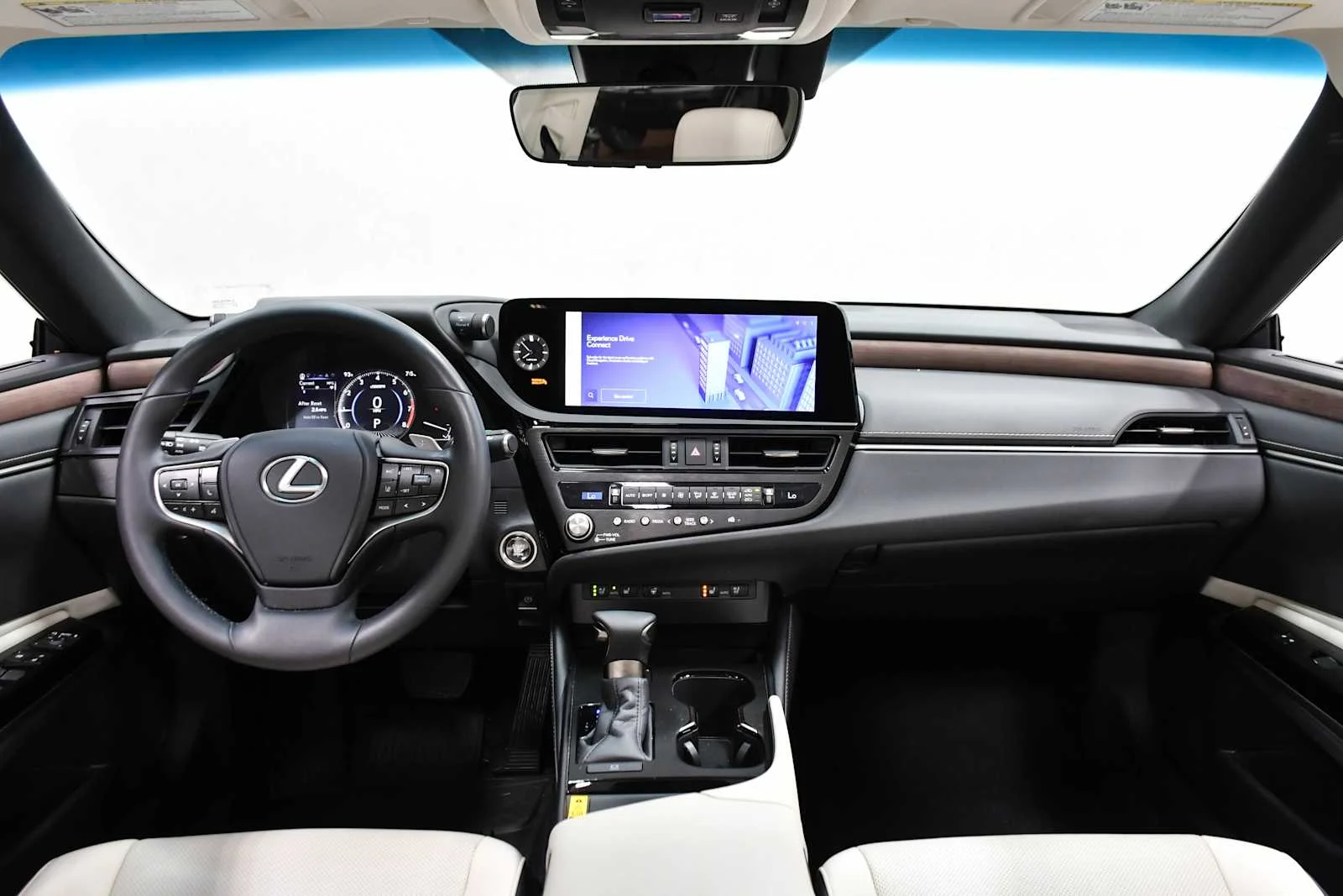 Used 2025 Iridium Lexus  image 17