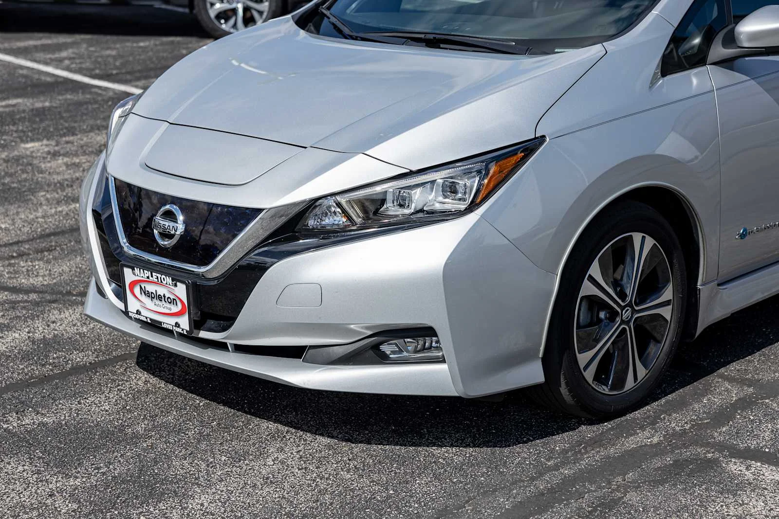 Used 2018 Silver Nissan SV image 33