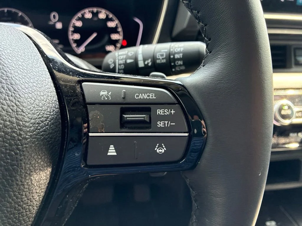 Used 2025 White Honda Touring image 18