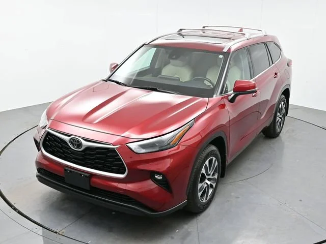 Used 2022 Ruby Flare Pearl Toyota XLE image 36