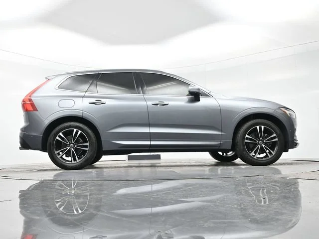 Used 2019 Grey Volvo Momentum image 33