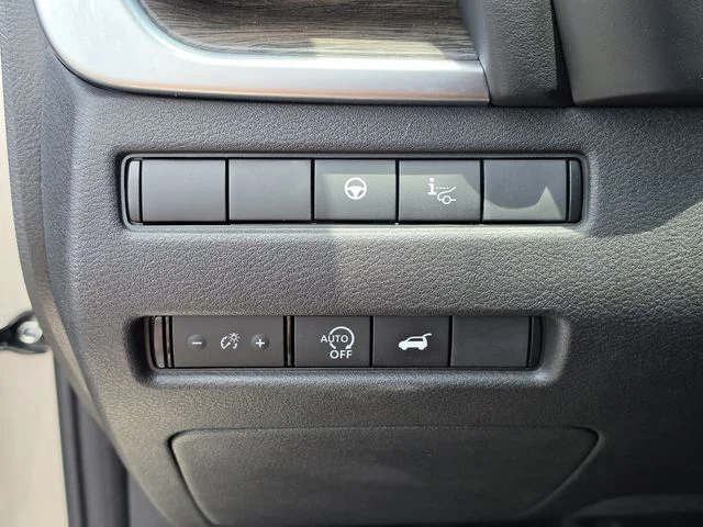 Used 2025 Gold Nissan Platinum image 43