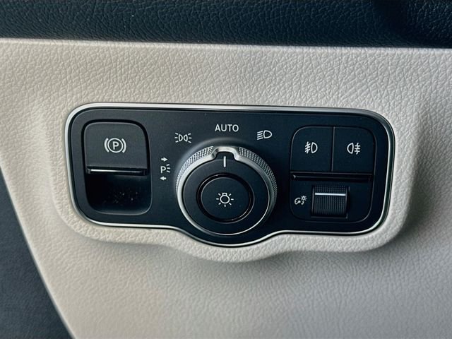 Used 2026 Gray Mercedes-Benz GLB 250 image 10